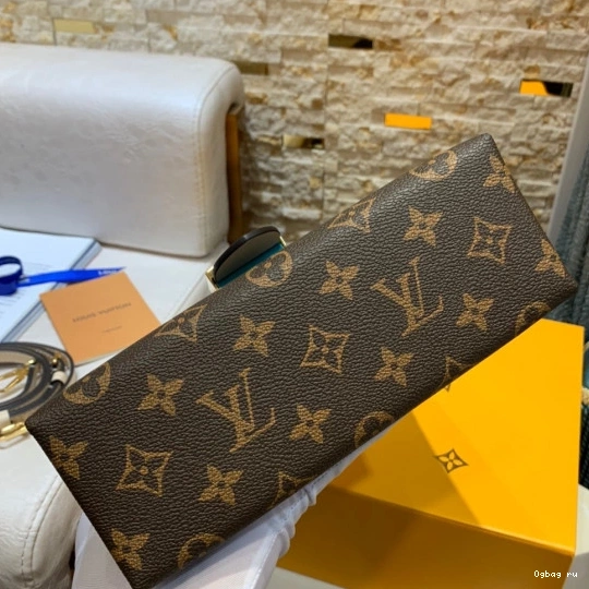 VUITTON LOCKY LOUIS BB 0813